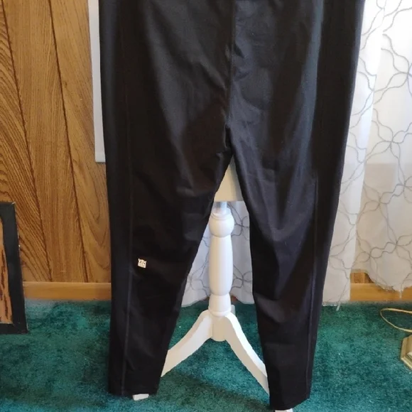 Victoria Secret Leggings & Top - Picture 4 of 9